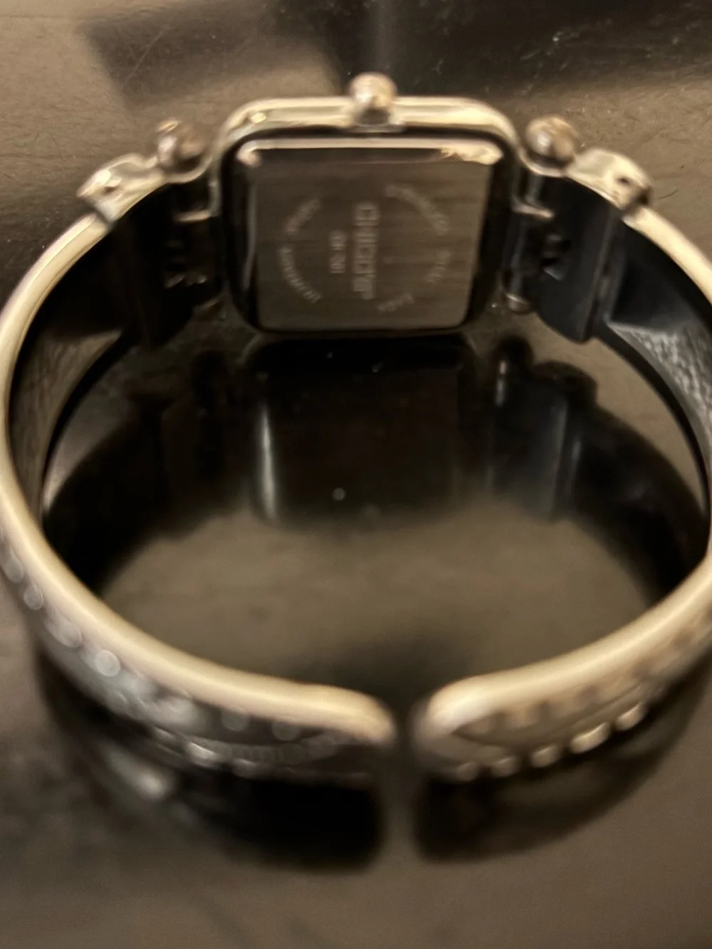 Chico's Women CH-201 Dress Silver Tone Bangle Quartz Analog Watch Untested